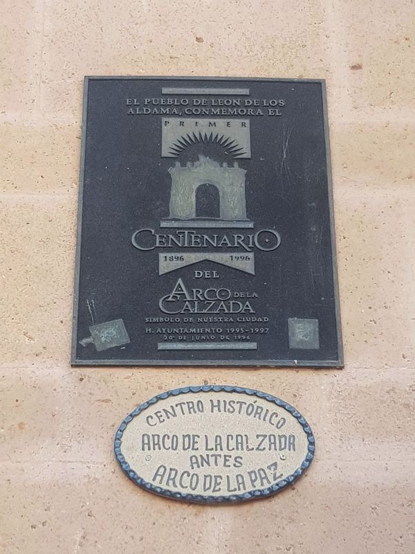 An additional marker on the León Arch. Click for full size. An additional marker on the León Arch image. Click for full size.