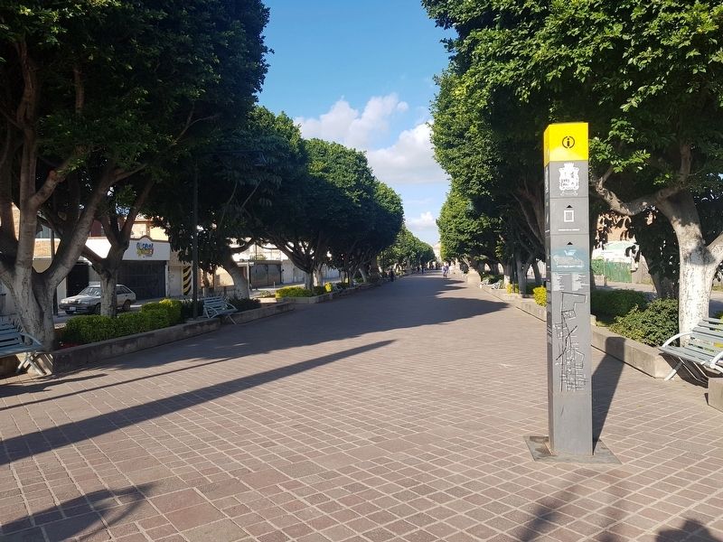 Calzada de los Héroes and Marker. Click for full size. Calzada de los Héroes and Marker image. Click for full size.