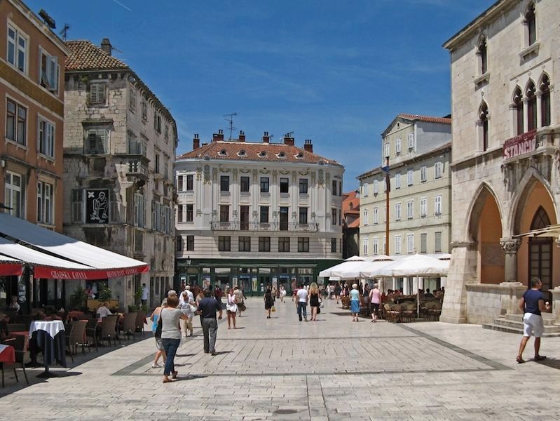 Narodni Trg or People Square image. Click for full size.