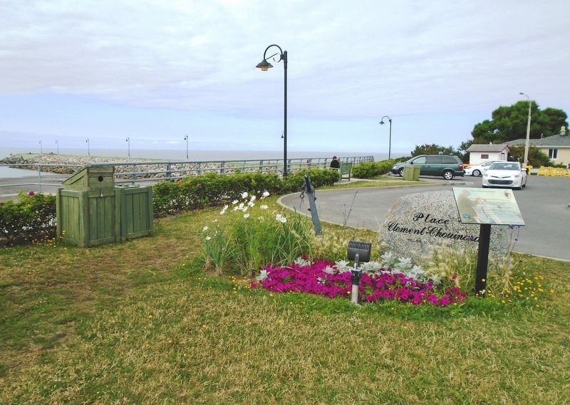 <i>Place Cl�ment-Chouinard Plaza</i> et/and Marker image. Click for full size.