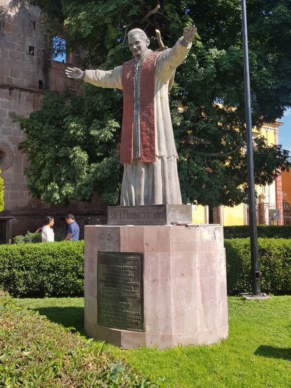 Pope Benedict XVI's Visit to Silao Marker and Statue image. Click for full size.