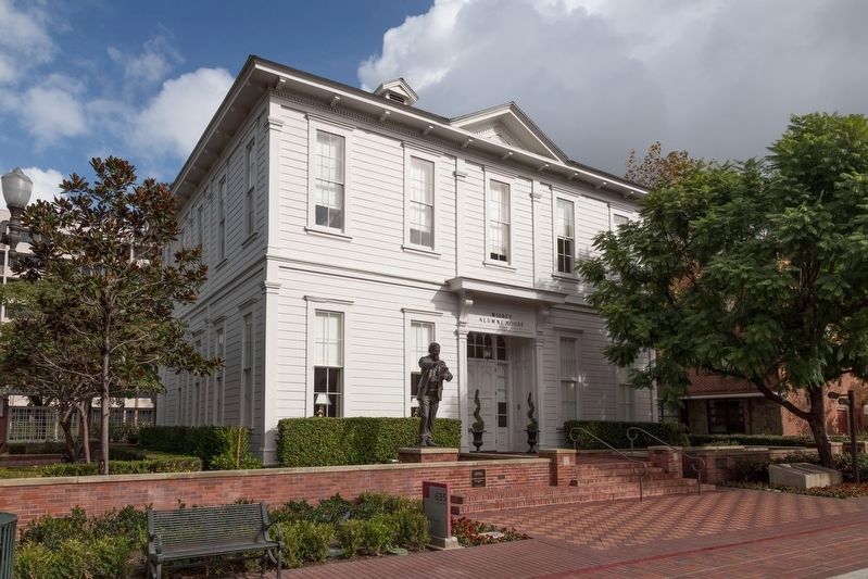 Widney Hall Alumni Center image. Click for full size.