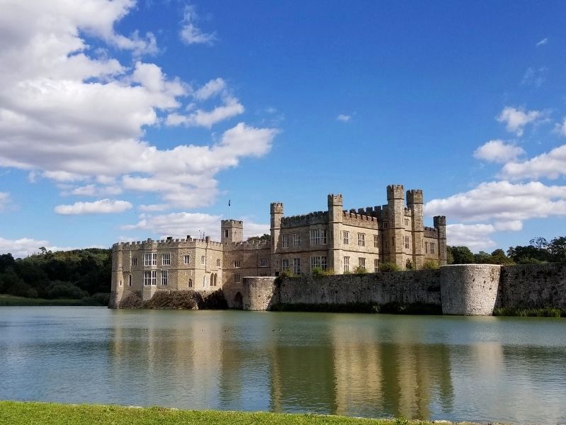 Leeds Castle image. Click for full size.