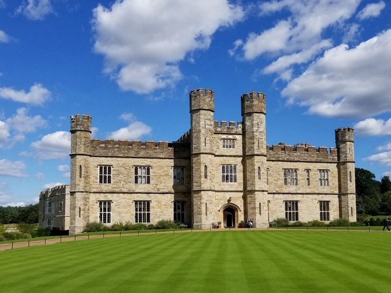 Leeds Castle image. Click for full size.