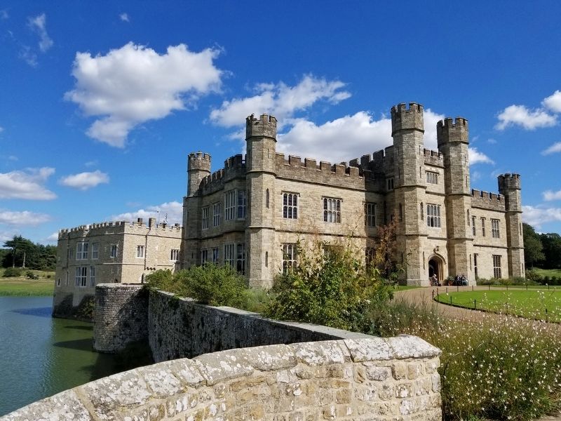 Leeds Castle. Click for full size. Leeds Castle image. Click for full size.