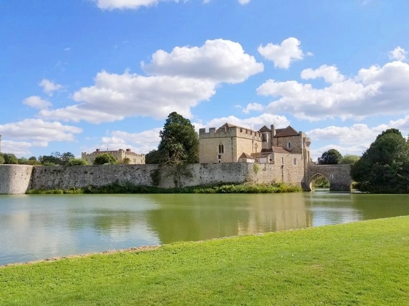 Leeds Castle. Click for full size. Leeds Castle image. Click for full size.