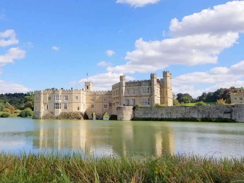 Leeds Castle. Click for full size. Leeds Castle image. Click for full size.