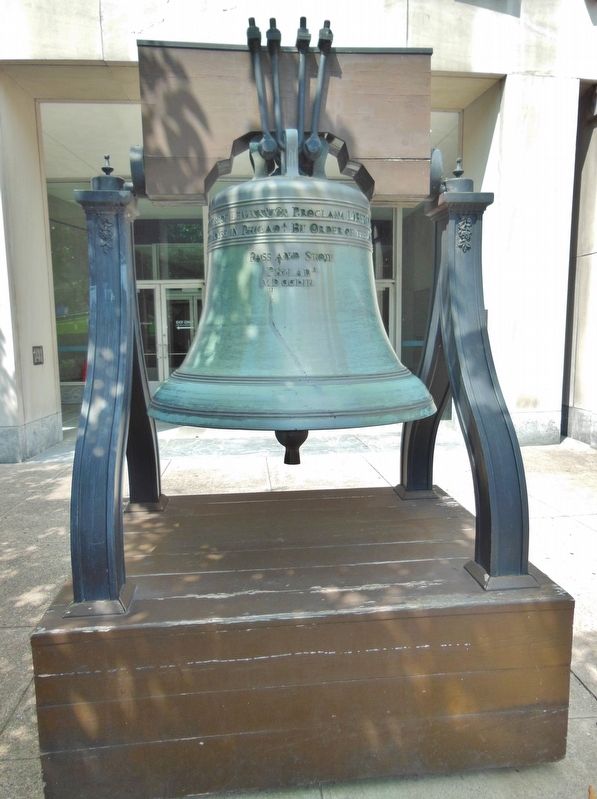 Pennsylvania's Liberty Bell Replica (<i>front view; State Museum of Pennsylvania in background</i>) image. Click for full size.