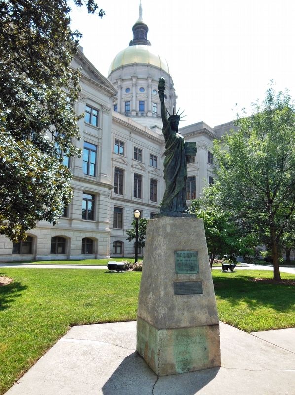 Statue of Liberty Replica (<i>Georgia State Capitol in background</i>) image. Click for full size.