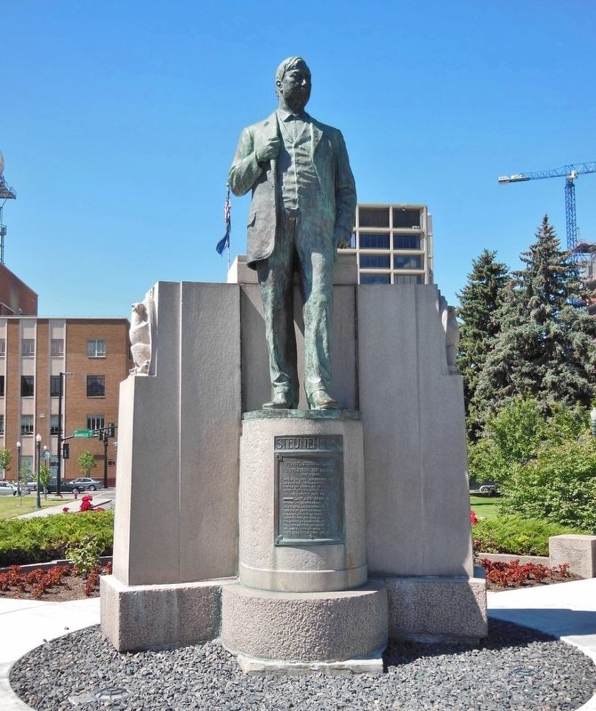Frank Steunenberg Monument (<i>marker visible in center, under the statue</i>). Click for full size. Frank Steunenberg Monument (<i>marker visible in center, under the statue</i>) image. Click for full size.