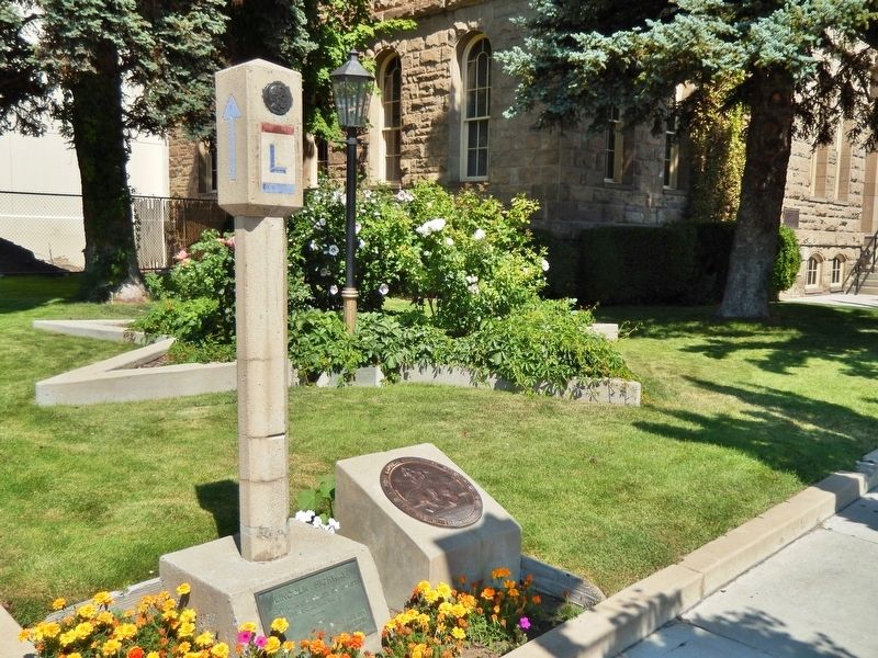 Lincoln Highway Marker (<i>wide view; Carson City Mint / Nevada State Museum in background</i>) image. Click for full size.
