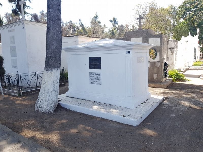 The tomb of Dr. Frederick Wilson Popenoe and Markers image. Click for full size.