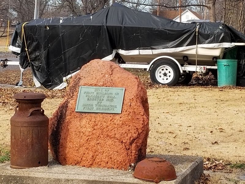 Site of First Building in Pleasant Hill Marker. Click for full size. Site of First Building in Pleasant Hill Marker image. Click for full size.