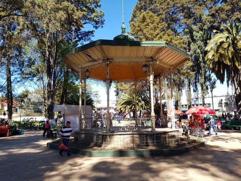 The kiosk near the Monument to Benito Jurez image. Click for full size.