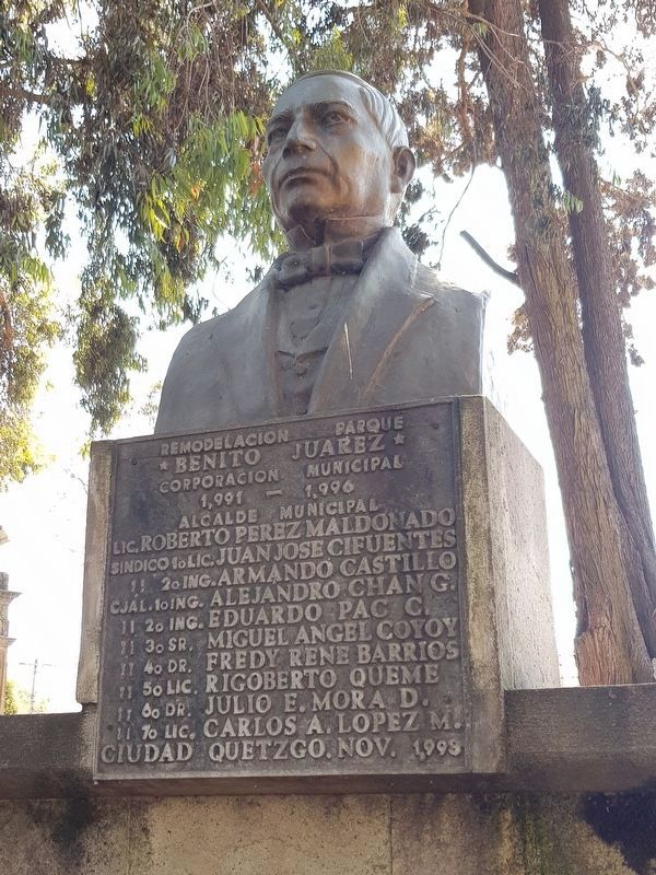 An additional, nearby bust of Benito Jurez image. Click for full size.