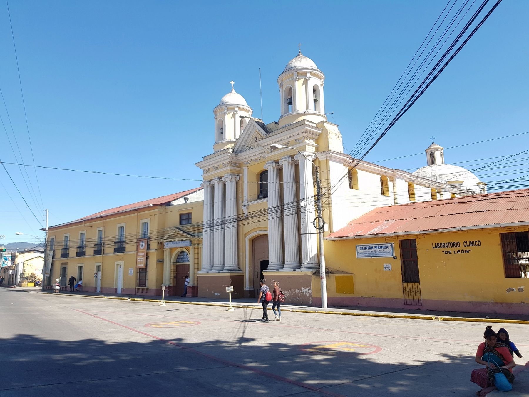 Hospital General de Occidente “San Juan de Dios” and Marker. Click for full size. Hospital General de Occidente “San Juan de Dios” and Marker image. Click for full size.