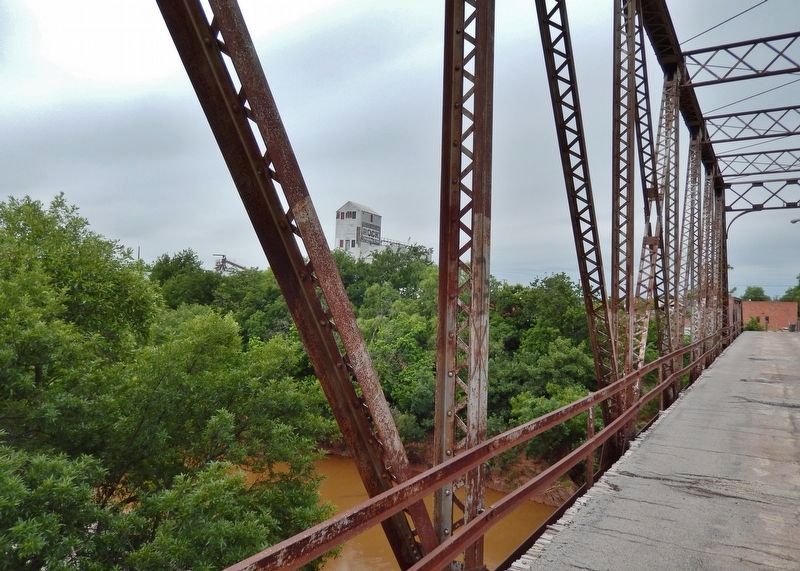 Ohio Street Bridge (<i>looking northwest from bridge; Wichita River below</i>) image. Click for full size.