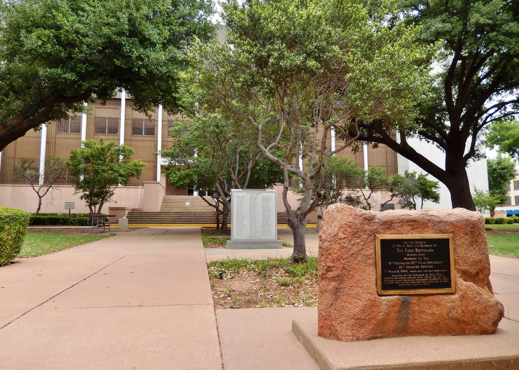 The Lost Battalion Memorial (<i>wide view; Wichita County Courthouse in background</i>) image. Click for full size.