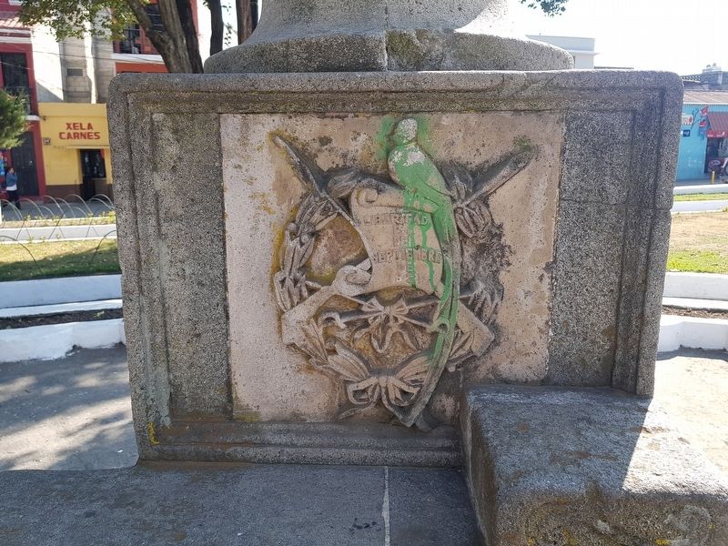 Guatemalan coat of arms on one side of the monument image. Click for full size.