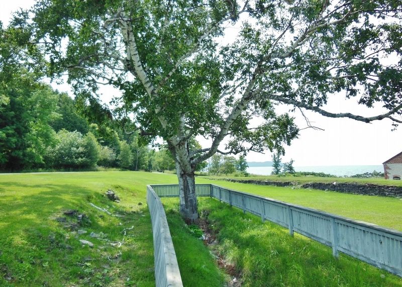 Railroad Grade (<i>view looking south from marker; old railroad grade on right</i>) image. Click for full size.
