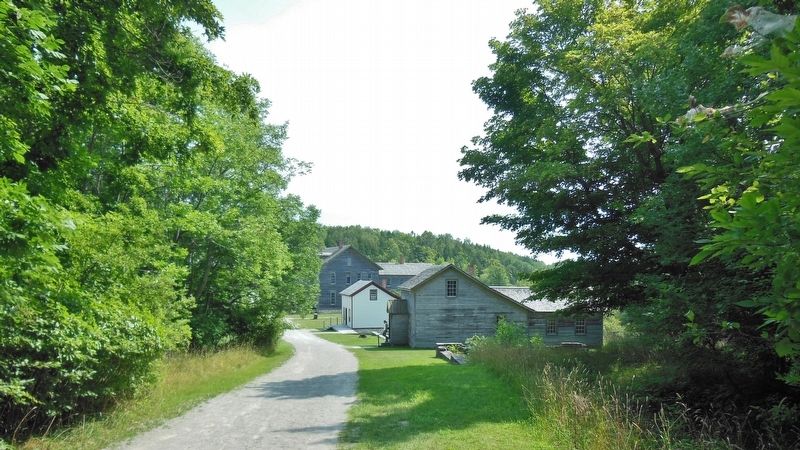 Stewart Avenue today (<i>view from near marker</i>). Click for full size. Stewart Avenue today (<i>view from near marker</i>) image. Click for full size.
