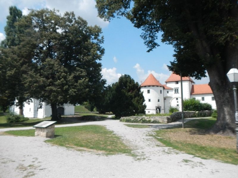 Vara�din - Stari grad and Marker image. Click for full size.