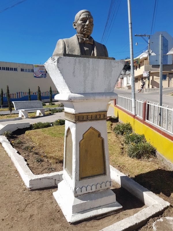 Benito Ju�rez monument image. Click for full size.