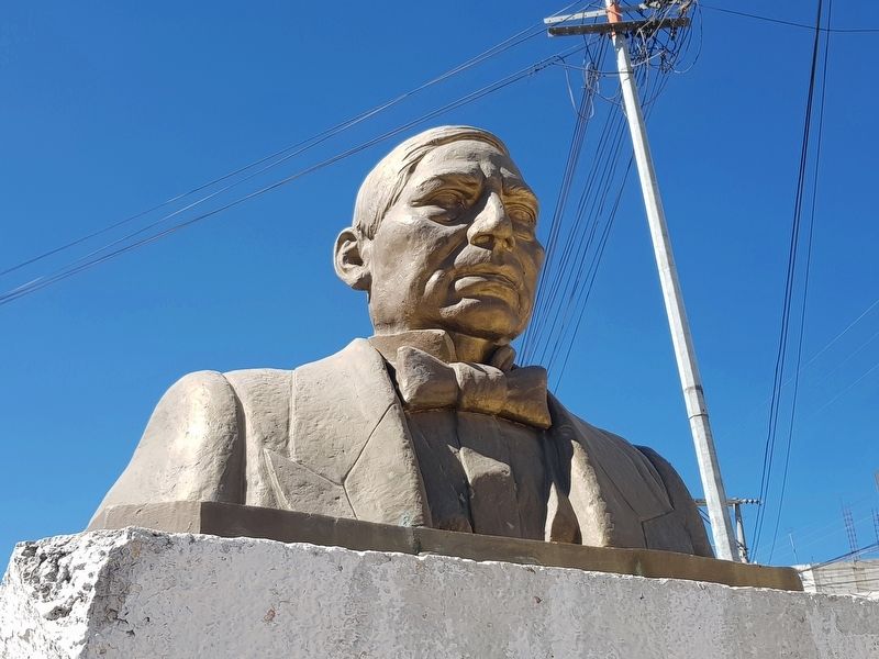 Benito Ju�rez bust image. Click for full size.