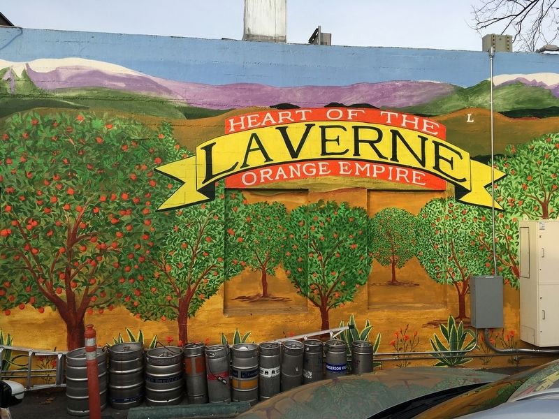 Nearby Mural image. Click for full size.