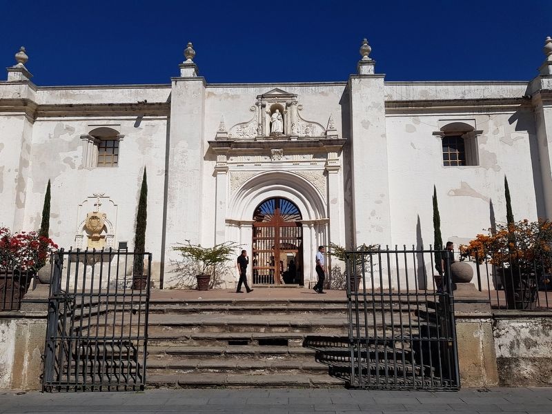Entrance to the ruins of the Cathedral of Santiago de Guatemala image. Click for full size.