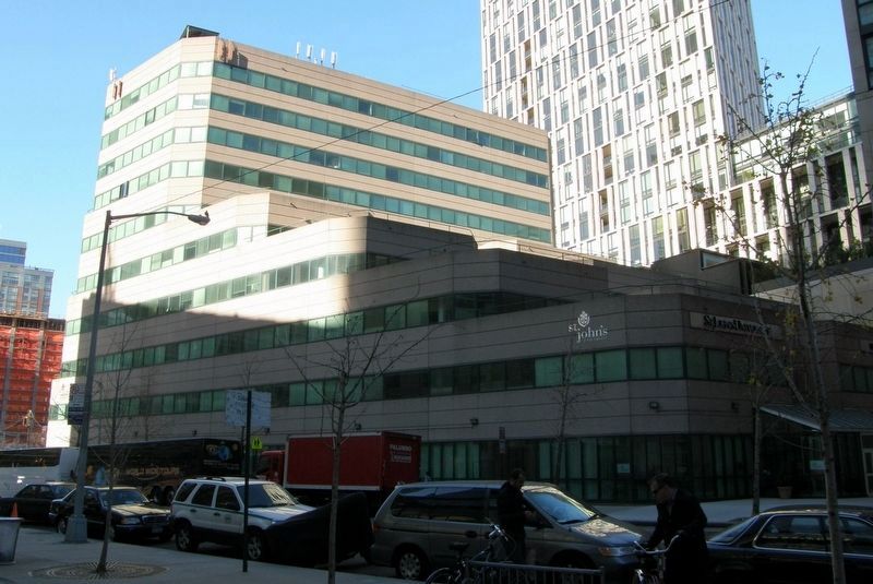 St. John's University Manhattan Campus, formerly The College of Insurance at 101 Murray Street image. Click for full size.