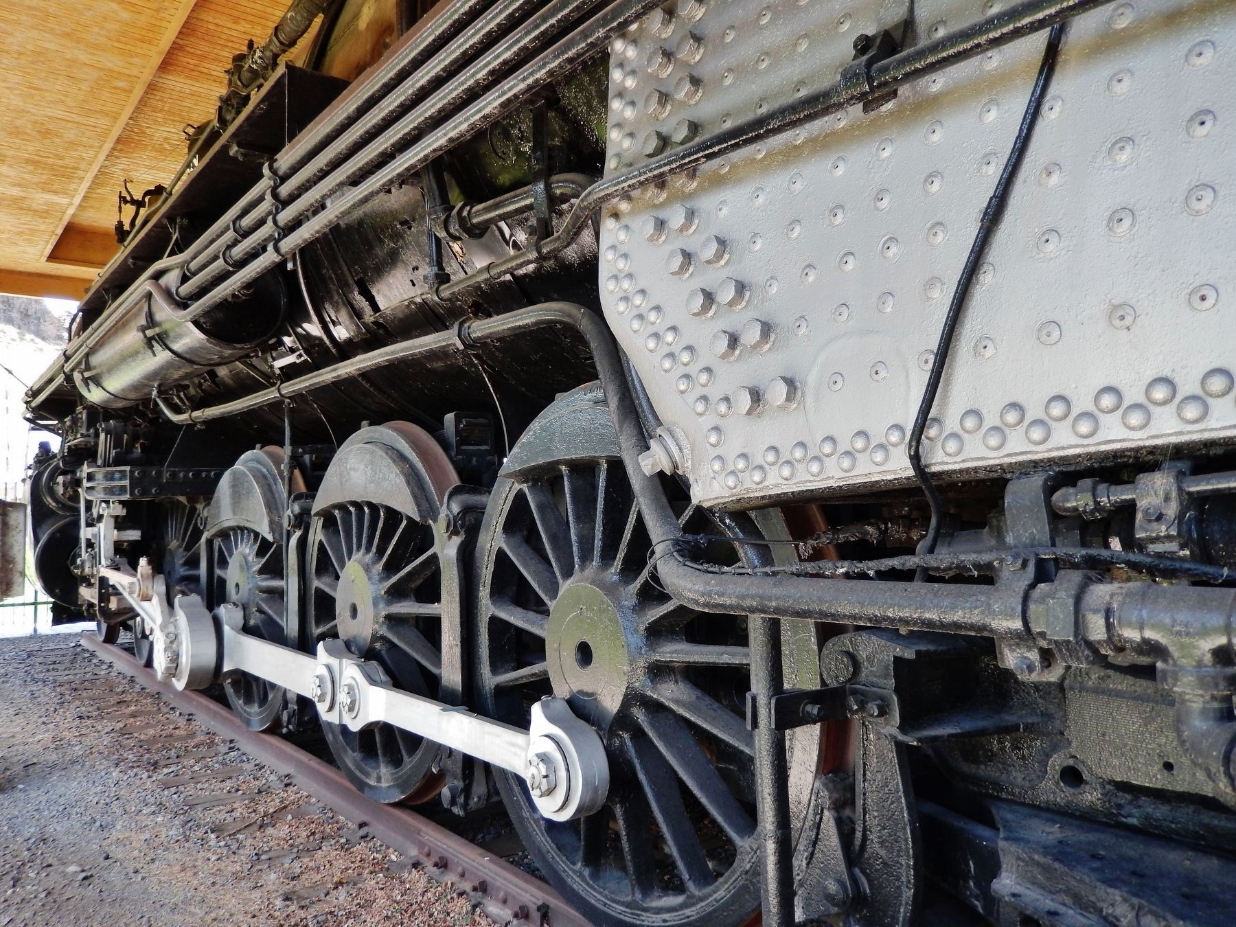 Locomotive No. 2507 73" Drive Wheels image. Click for full size.