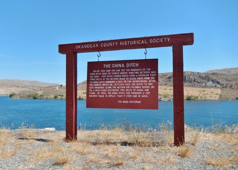 The China Ditch Marker (<i>wide view looking east; Columbia River in background</i>) image. Click for full size.