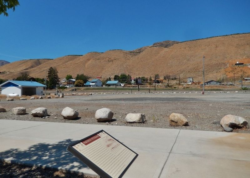 Pateros Veterans Marker (<i>wide view; Pateros Mall parking lot in background</i>) image. Click for full size.