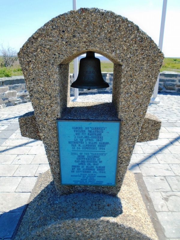 Cloche du "Carrick's" voilier Irlandais / Bell of the "Carrick's" Irish Sailboat et/and Marker image. Click for full size.