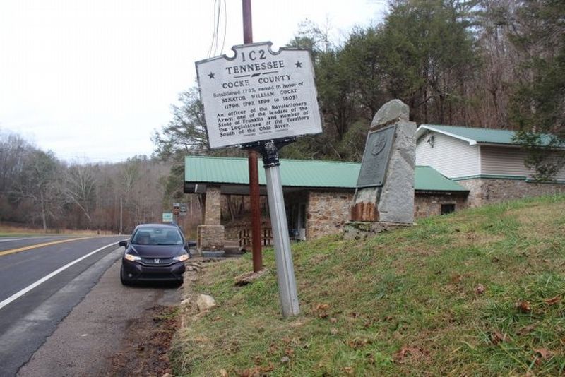 Robert E. Lee Marker with neighboring state line marker. image. Click for full size.