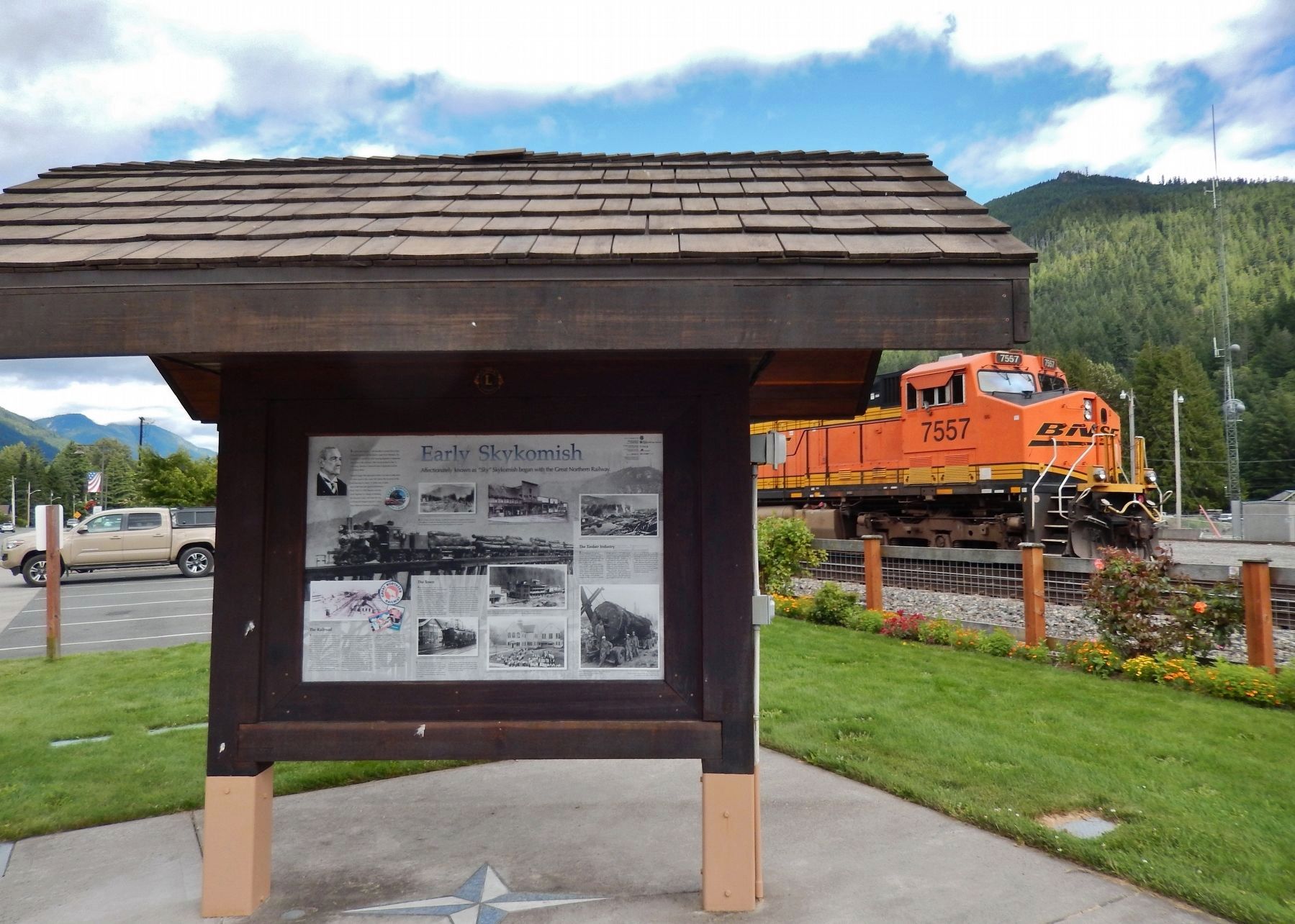 Early Skykomish Marker (<i>wide view; Great Northern & Cascade Railroad yard in background</i>) image. Click for full size.