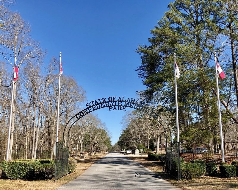 Nearby entrance gate to the Confederate Memorial Park. image. Click for full size.
