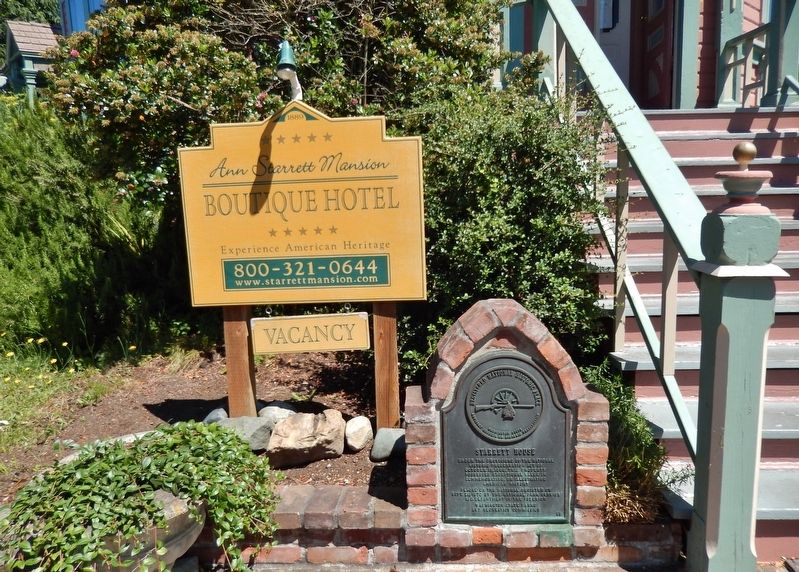 Starrett House Marker (<i>wide view</i>) image. Click for full size.