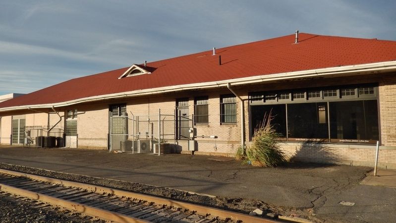 Burlington Northern Freight Depot (<i>west side view</i>). Click for full size. Burlington Northern Freight Depot (<i>west side view</i>) image. Click for full size.