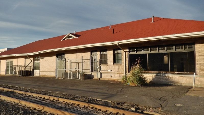 Burlington Northern Freight Depot (<i>west side view</i>) image. Click for full size.