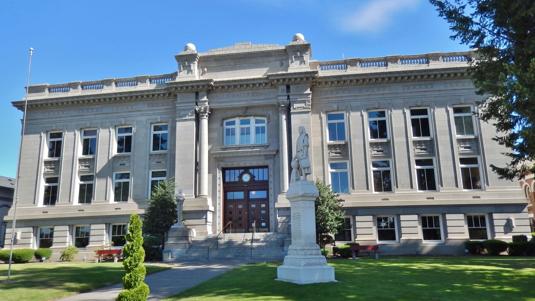 Christopher Columbus Monument (<i>wide view; Walla Walla County Courthouse in background</i>). Click for full size. Christopher Columbus Monument (<i>wide view; Walla Walla County Courthouse in background</i>) image. Click for full size.