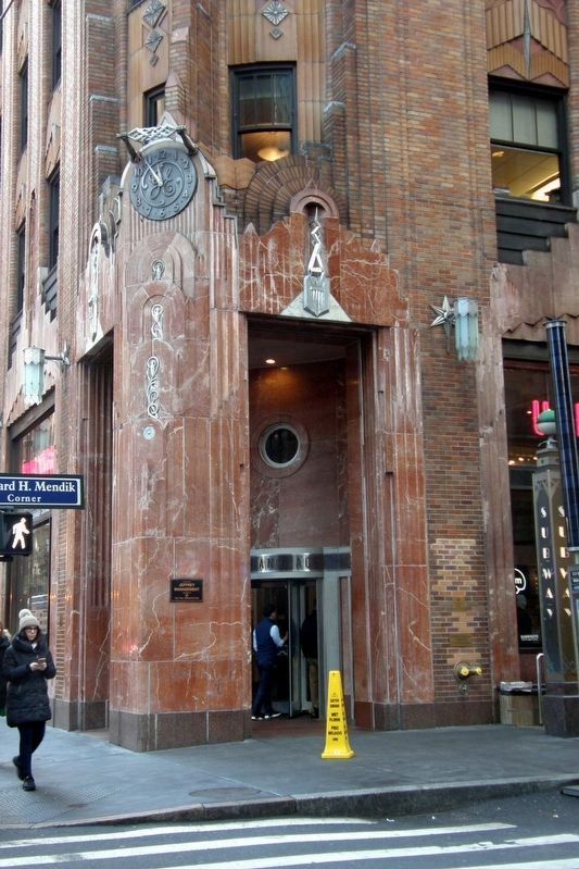 570 Lexington Avenue, corner entrance. Click for full size. 570 Lexington Avenue, corner entrance image. Click for full size.