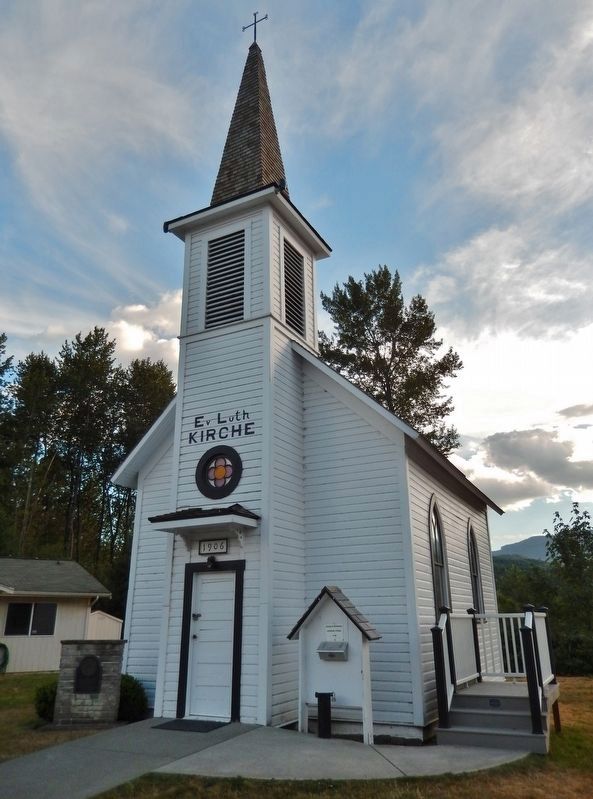 Elbe Lutheran Church<br>(<i>view from near marker</i>) image. Click for full size.
