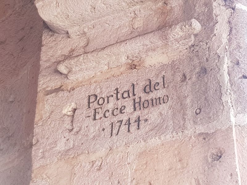 The "Ecce homo" inscription on the Matamoros Portal image. Click for full size.