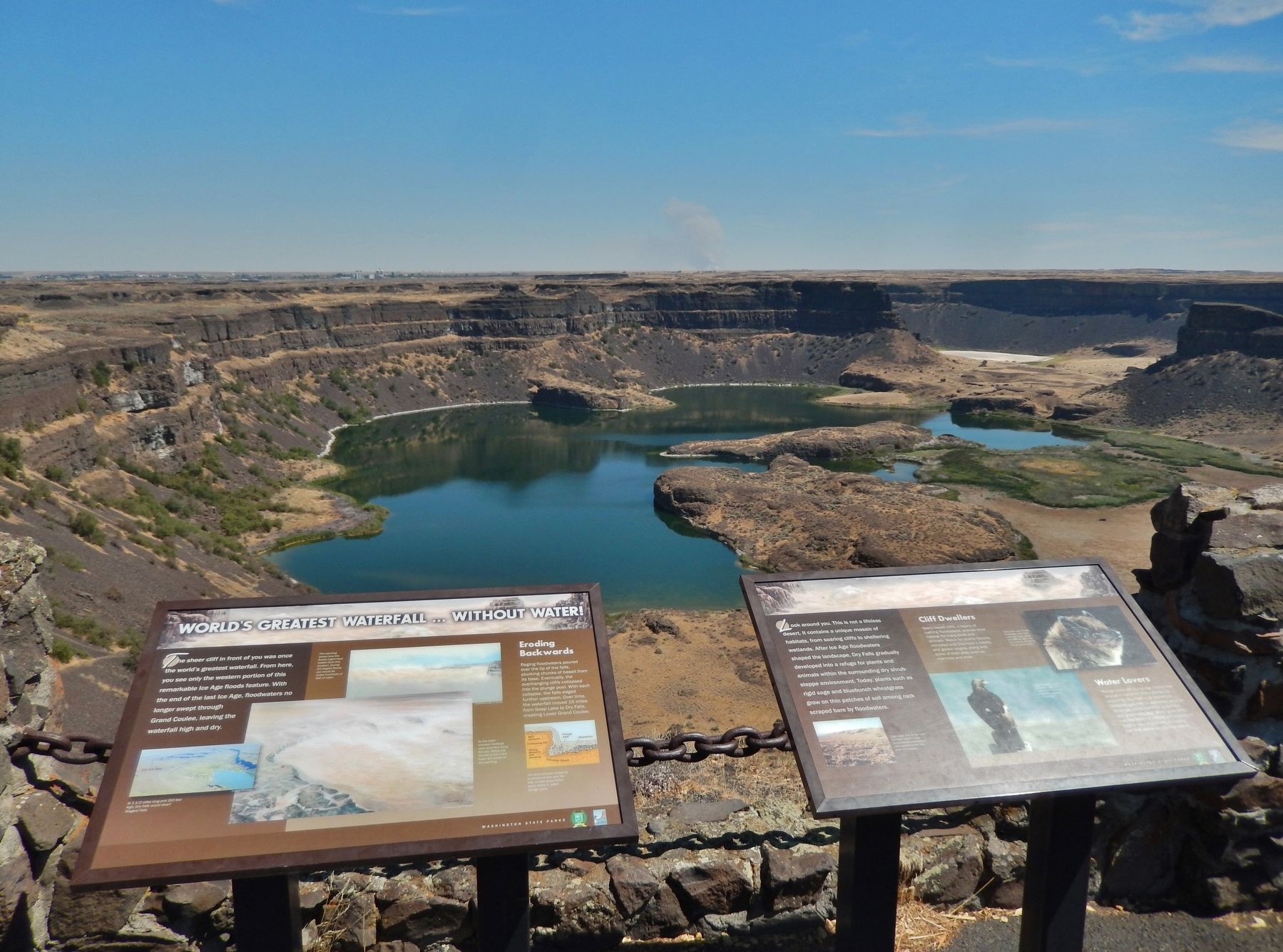 World's Greatest Waterfall... Without Water! Marker (<i>wide view; Dry Falls Lake in background</i>) image. Click for full size.
