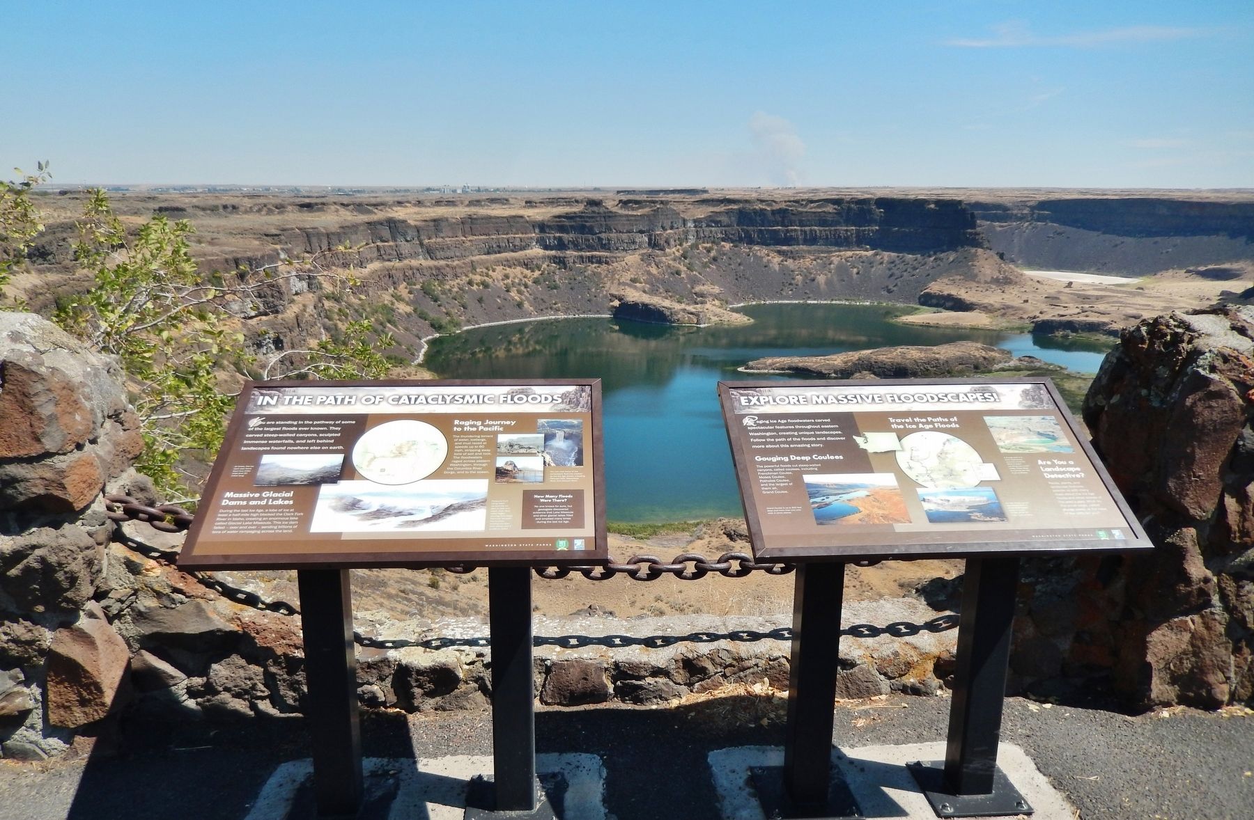 Massive Floodscapes! Marker (<i>wide view; Dry Lake Falls in background; related marker on left</i>). Click for full size. Massive Floodscapes! Marker (<i>wide view; Dry Lake Falls in background; related marker on left</i>) image. Click for full size.