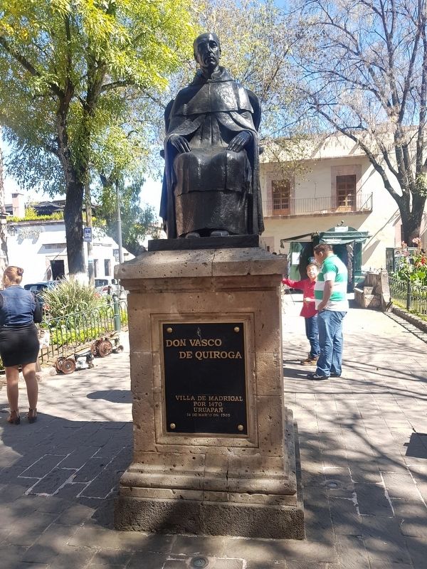 The statue of Vasco de Quiroga mentioned in the marker text image. Click for full size.