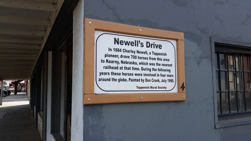Newell's Drive Marker (<i>wide view; looking south along South Toppenish Avenue</i>) image. Click for full size.