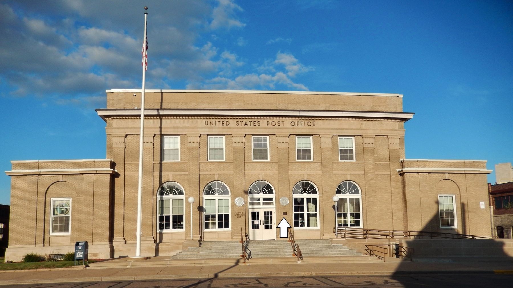 U.S. Post Office Antigo, Wisconsin (<i>Clermont Street view; marker visible right of entrance</i>) image. Click for full size.